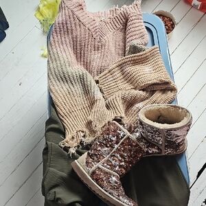 UGG V-Neck Sweaters Pink and Brown Cozy Knit